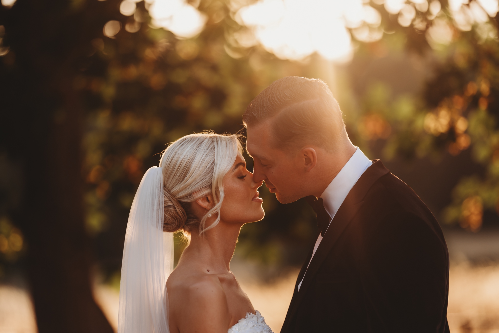 Golden hour couple portraits in the grounds of Botleys Mansion