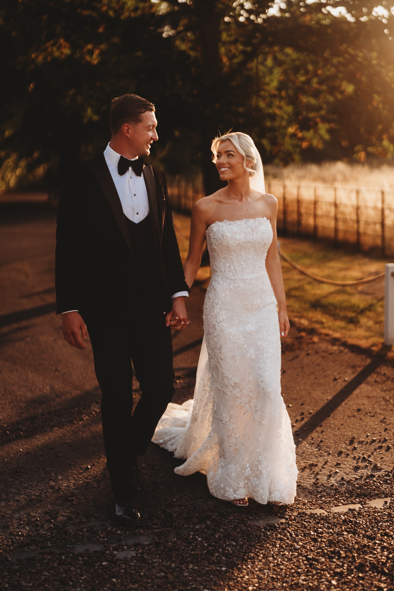 Golden hour couple portraits in the grounds of Botleys Mansion