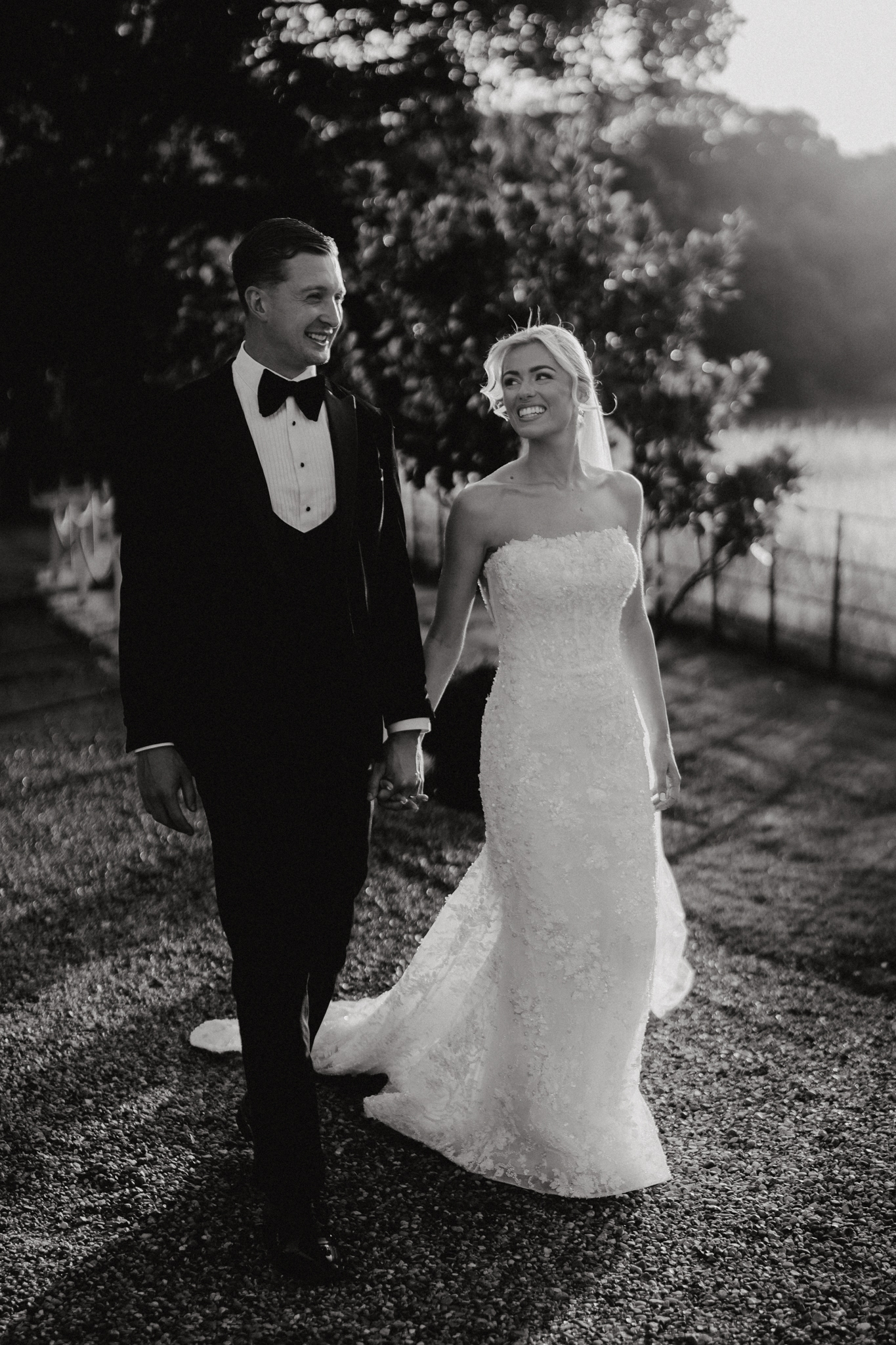 Golden hour couple portraits in the grounds of Botleys Mansion