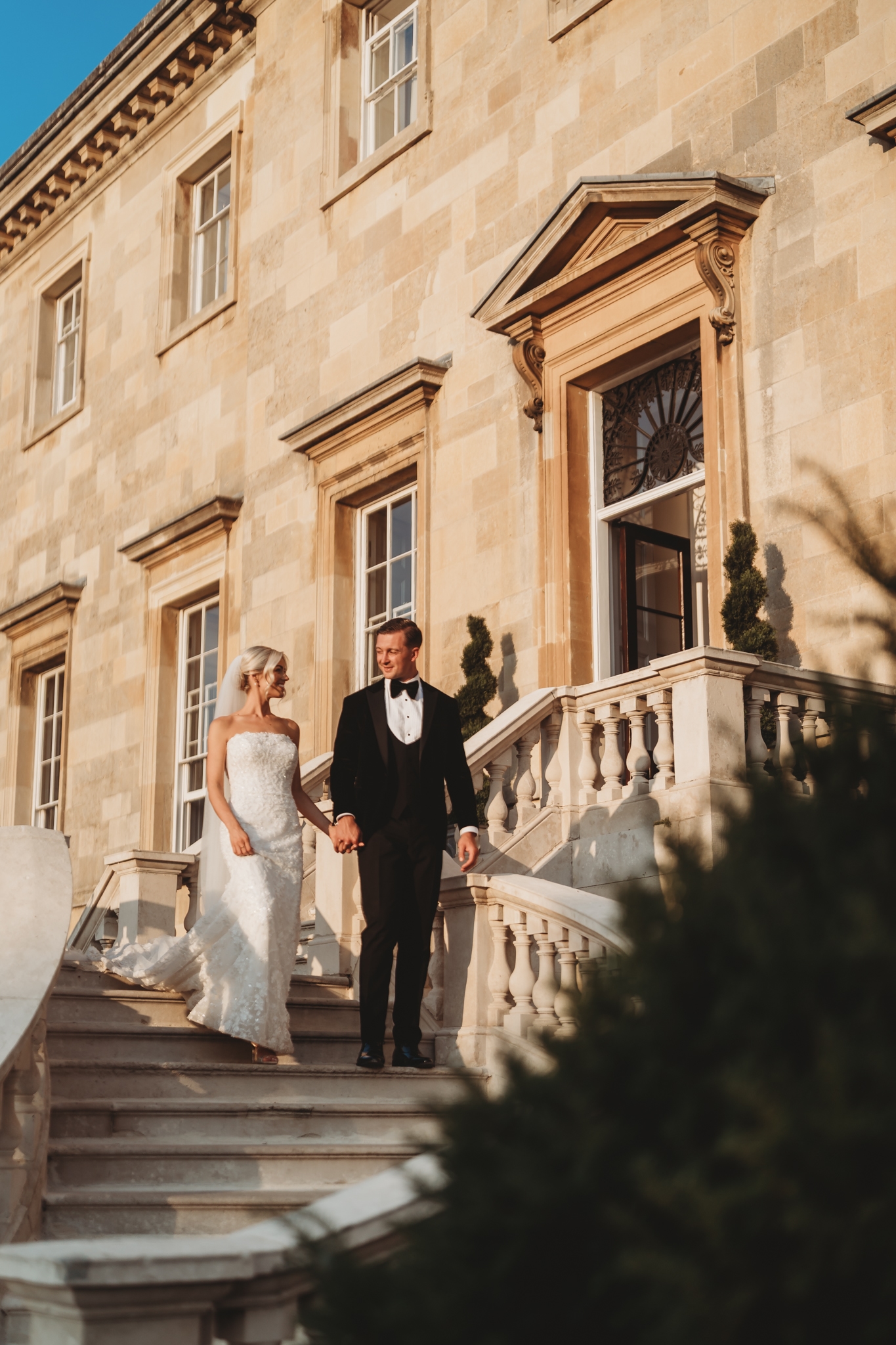 Golden hour couple portraits in the grounds of Botleys Mansion