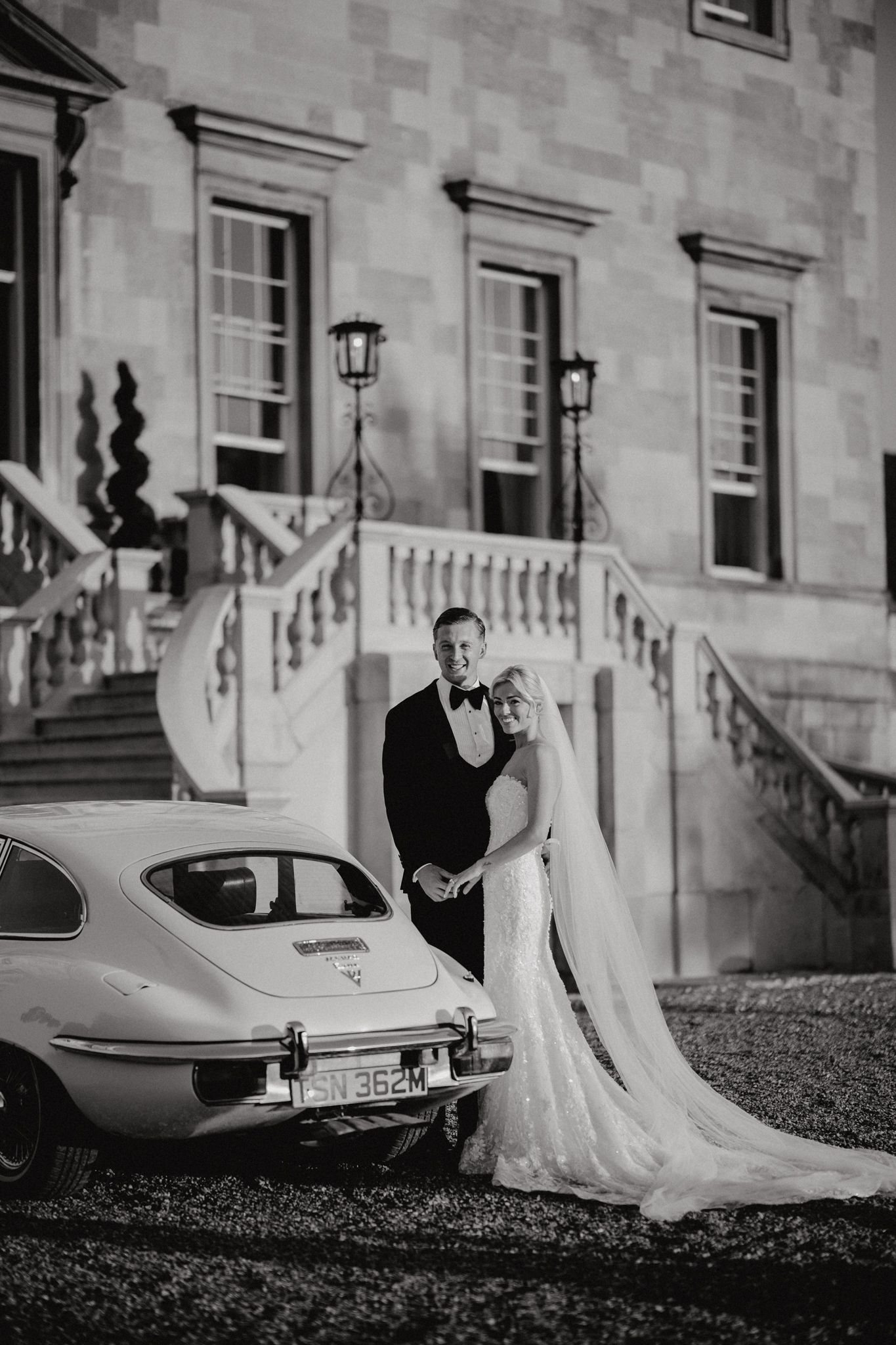 Golden hour couple portraits in the grounds of Botleys Mansion