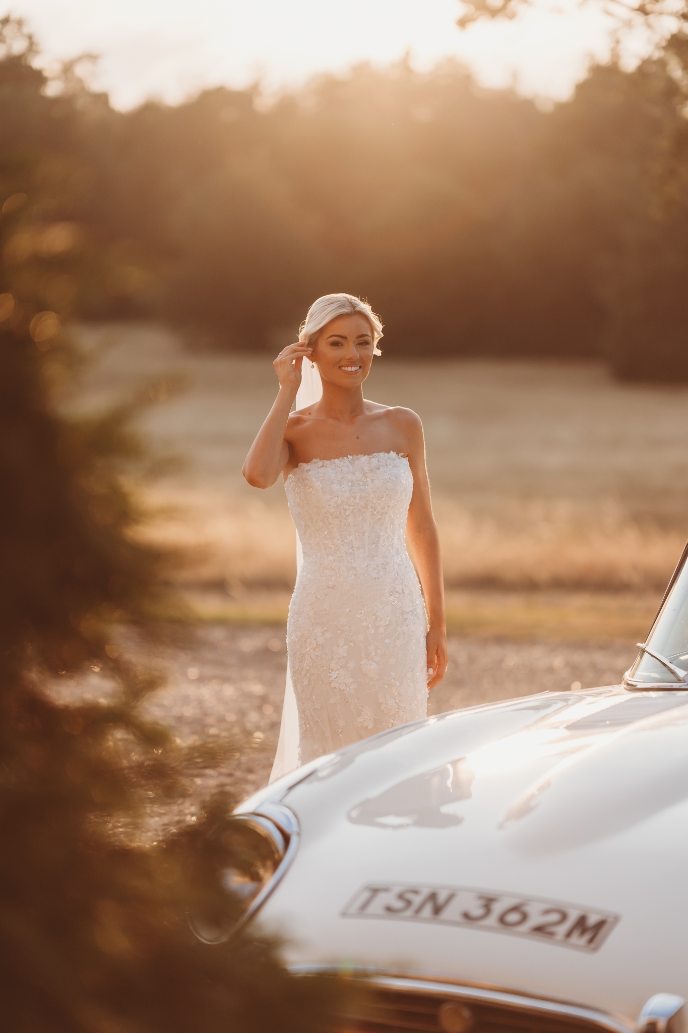 Golden hour couple portraits in the grounds of Botleys Mansion