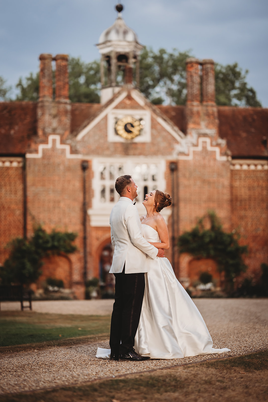Golden hour couple portraits in the grounds of Gosfield Hall