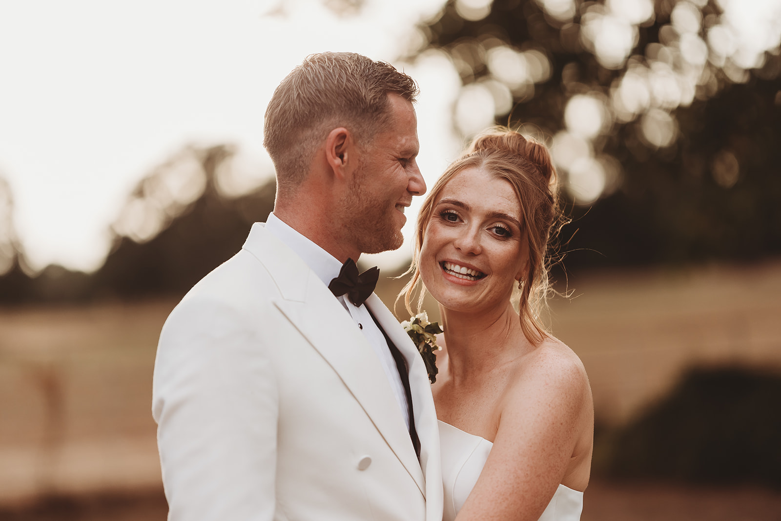 Golden hour couple portraits in the grounds of Gosfield Hall