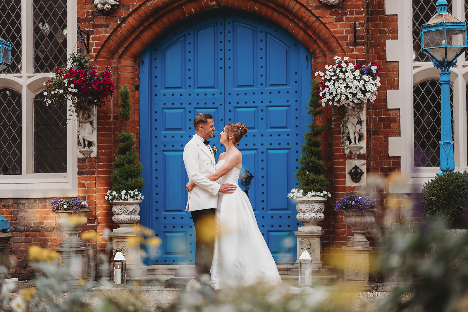 Golden hour couple portraits in the grounds of Gosfield Hall