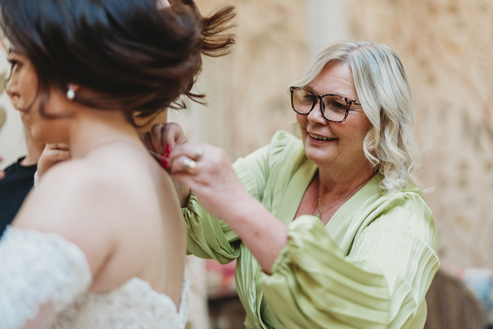 Bridal preparations before a Braxted Park wedding in Essex